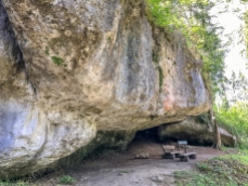 schöne Felsformation mit Höhle, "Entenstein"